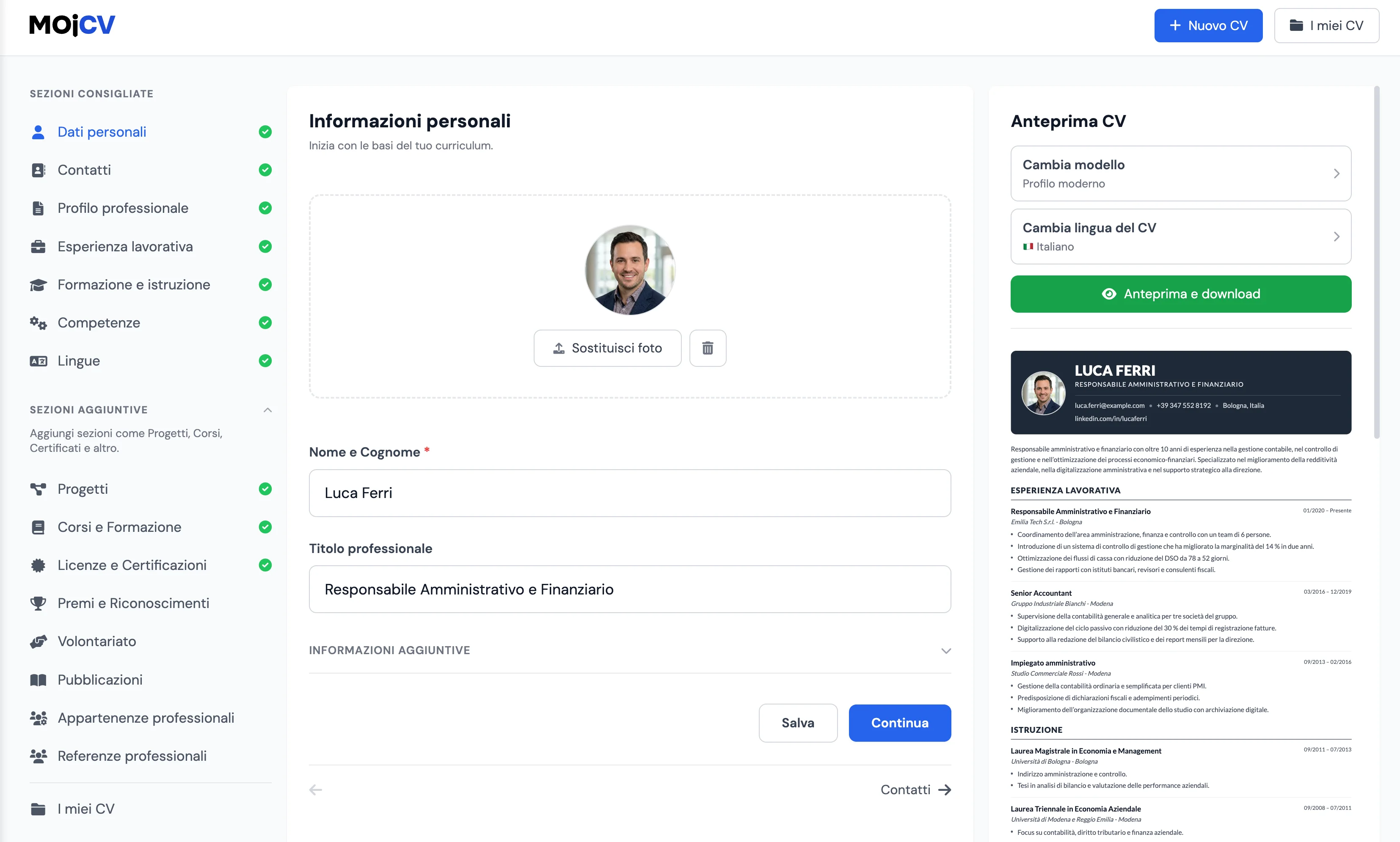 Interfaccia dell'editor di curriculum MojCV che mostra un CV professionale pronto per il download