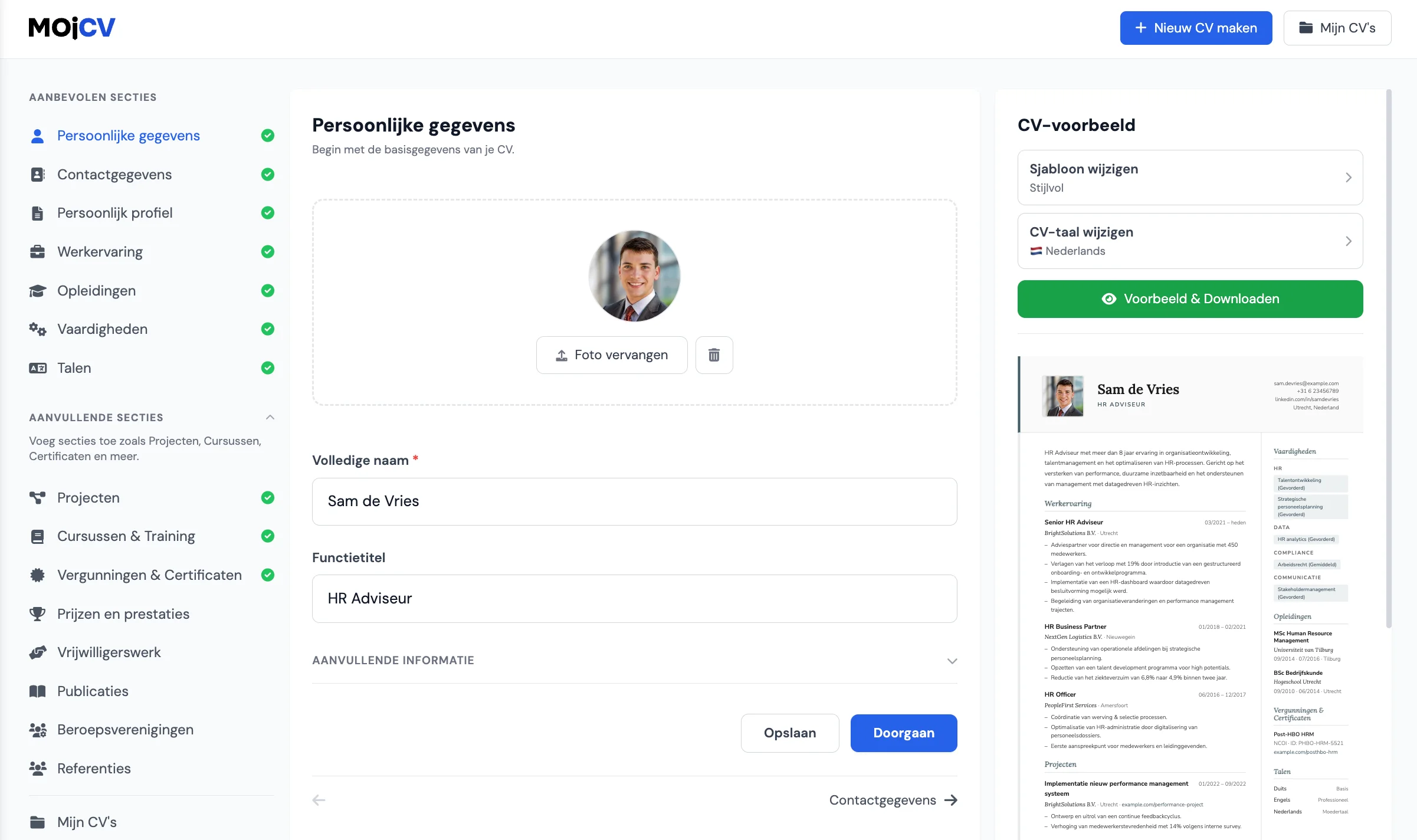 MojCV gratis cv-bouwer interface met een volledig professioneel cv klaar om te downloaden als pdf