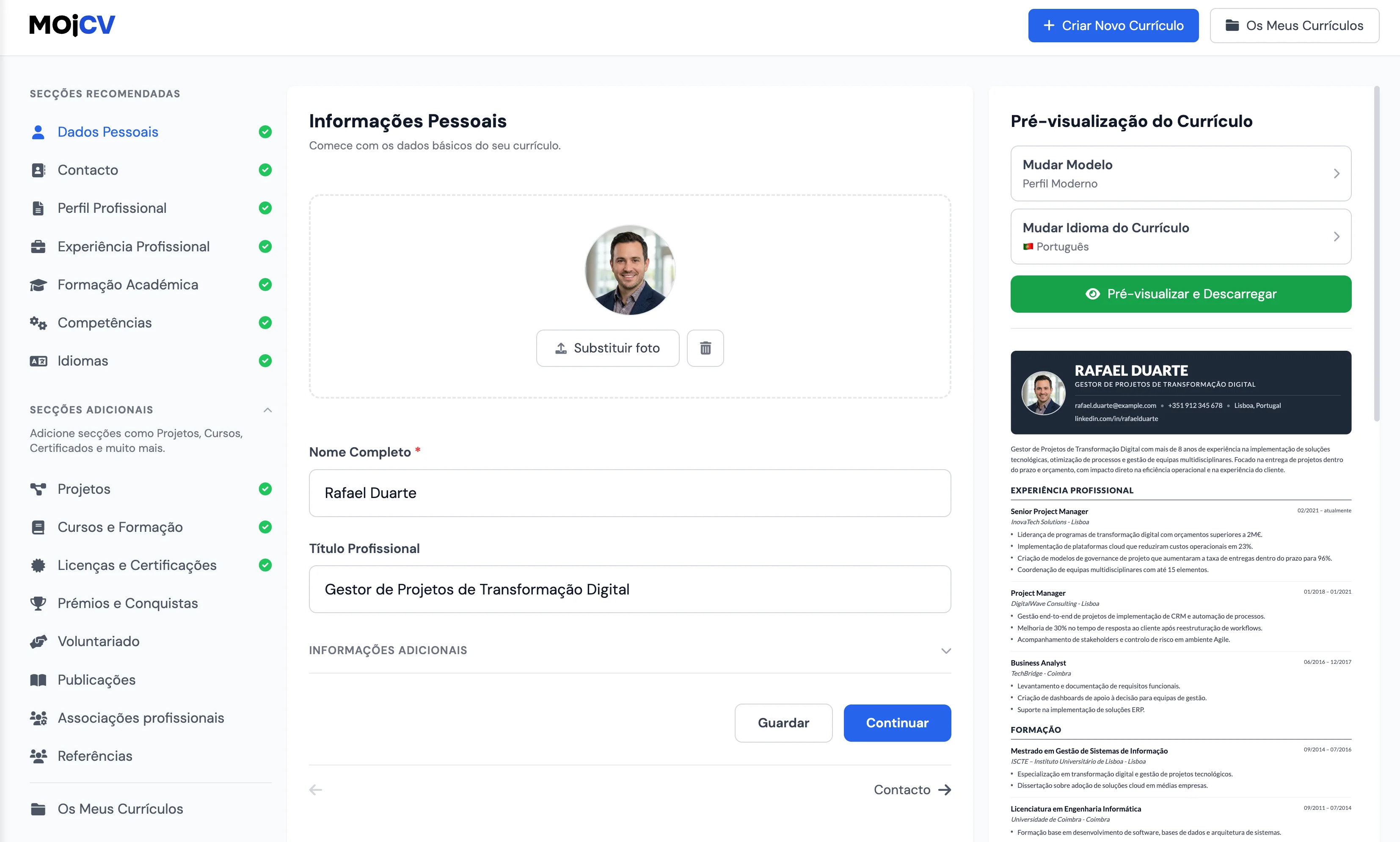 Interface do editor MojCV mostrando um currículo profissional pronto para download