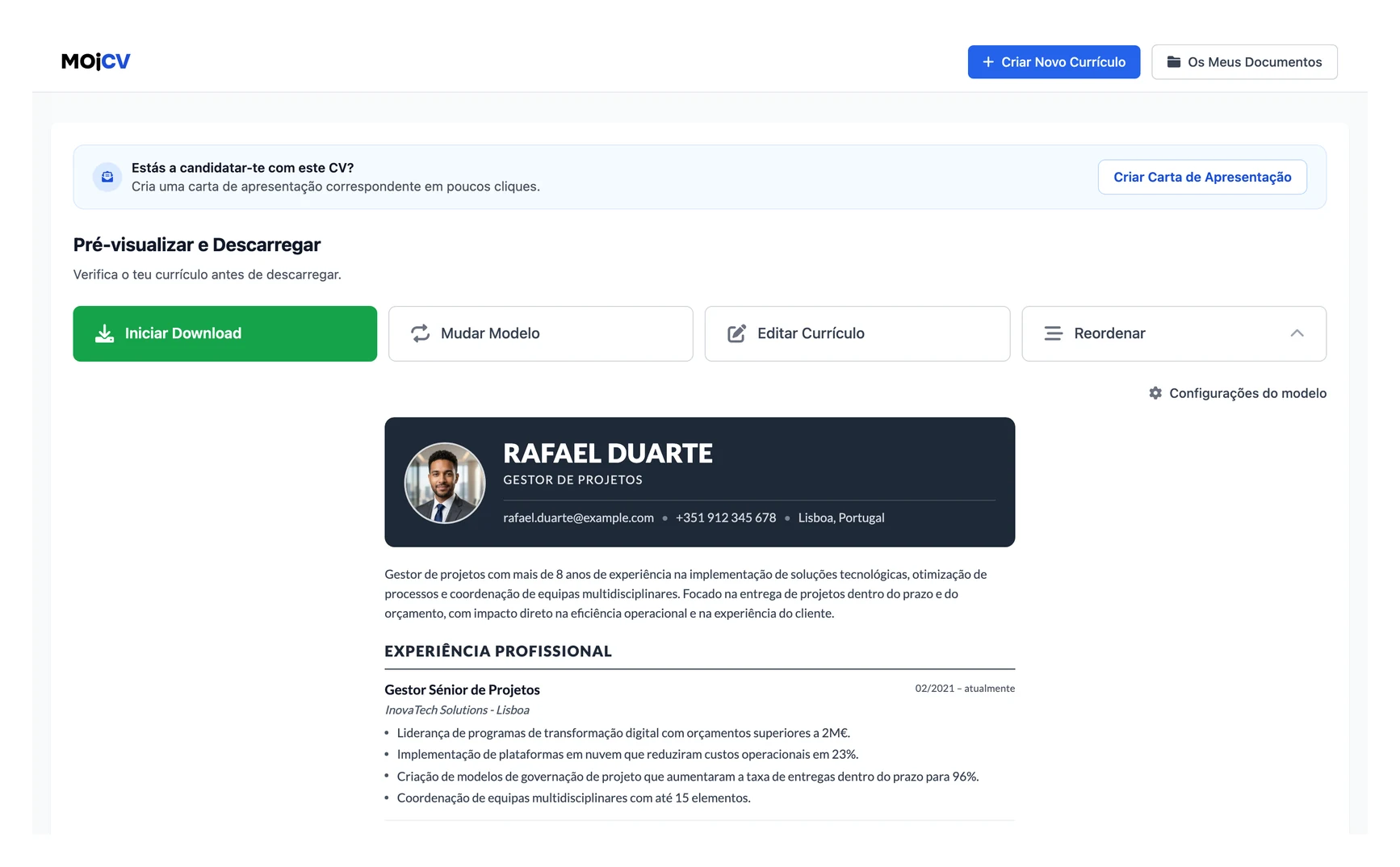 O ecrã Pré-visualizar e Descarregar do MojCV com um CV em português e as opções para descarregar, mudar de modelo, editar e reordenar secções