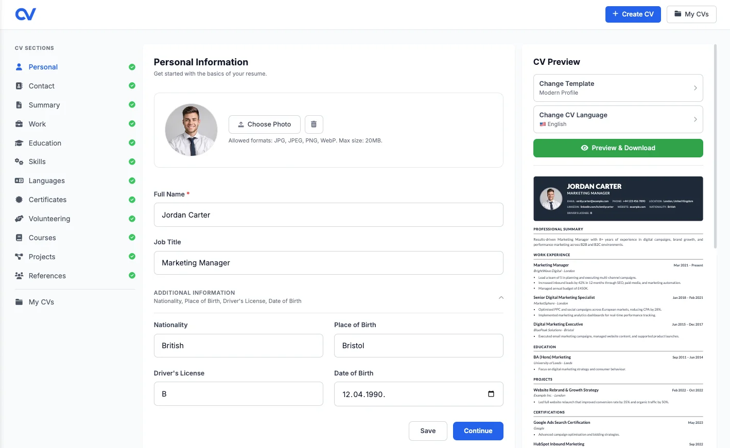 Rubrique Informations personnelles dans le builder de CV avec nom, e-mail, téléphone, ville et LinkedIn