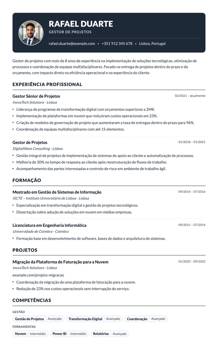 Um CV em português com várias secções preenchidas: experiência profissional, formação, projetos e competências