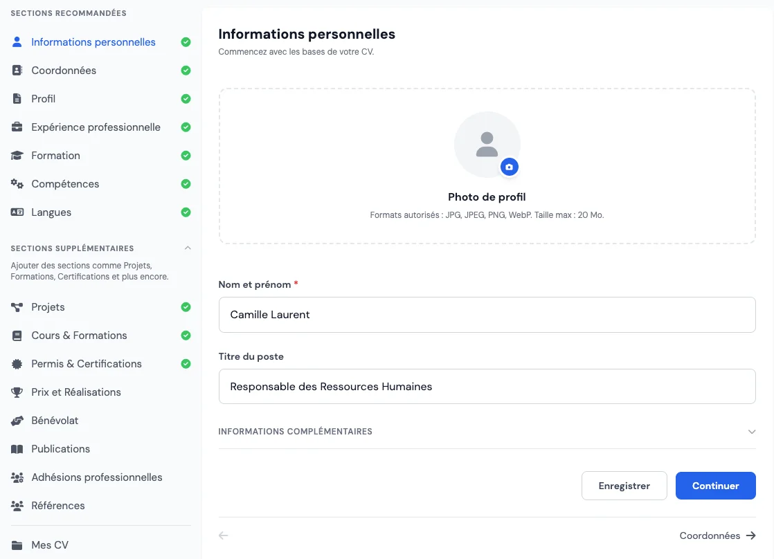 Rubriques Informations personnelles, Coordonnées et Profil dans un créateur de CV en ligne
